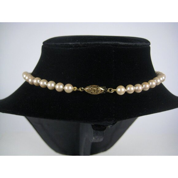Imitation Pearls Beaded Necklace 16 inch Goldtone Fish Clasp Vintage Strand - Picture 8 of 10